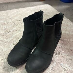 Sorel Black Ankle Boots Chelsea Style